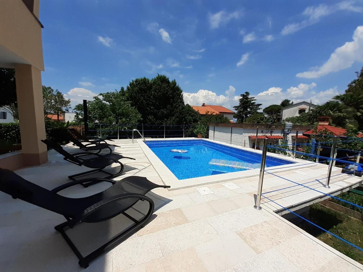 Apartment Hana With A Private Pool Malinska Kültér fotó